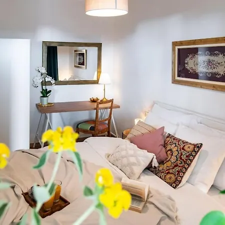 Rosy-terrace/partial Sea View/artistic & Peaceful Apartman