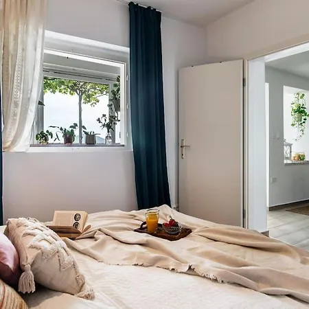 Rosy-terrace/partial Sea View/artistic & Peaceful Daire *