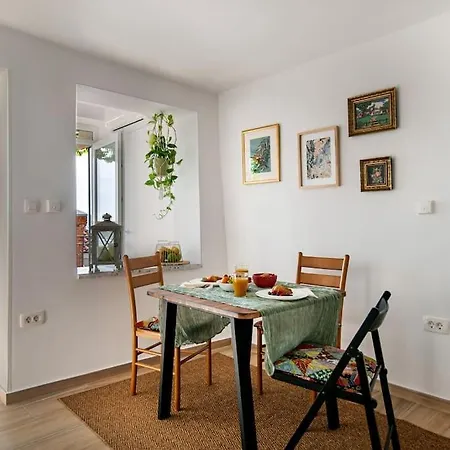 Rosy-terrace/partial Sea View/artistic & Peaceful *